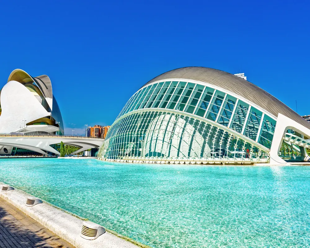 L'Hemisfèric y el Palau de les Arts en la Ciudad de las Artes y las Ciencias de Valencia